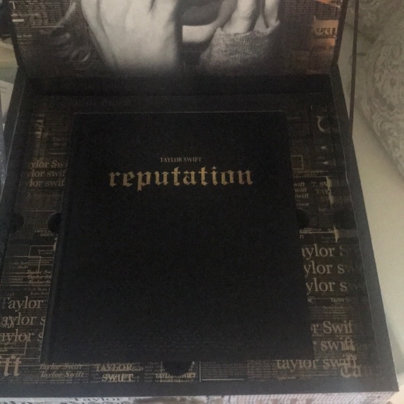 Taylor Swift Reputation VIP Box - Picture 4 of 4